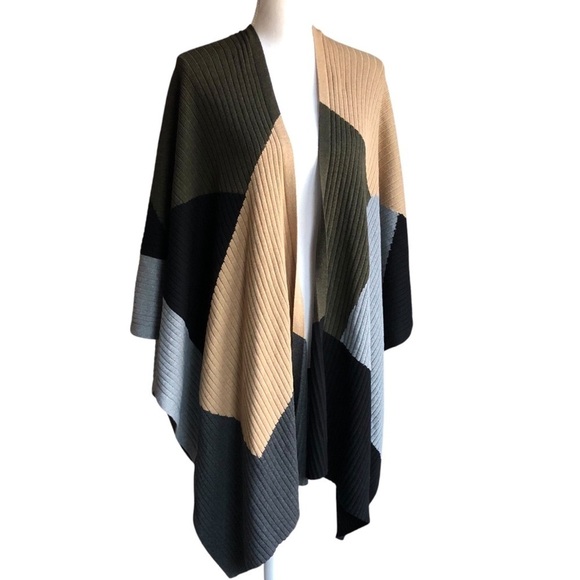 Vince Camuto NWT Knit Cape Green Blue Tan Black Modern Edge - Picture 1 of 9